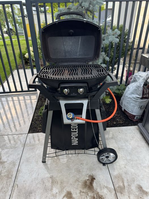Grill gazowy Napoleon Pro 285 ze stolikiem