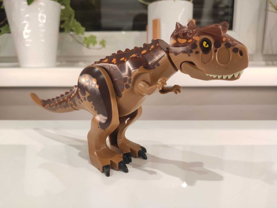 Dinozaur karnotaur dinosaur jak lego nowy