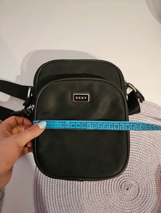 Torebka DKNY pojemna listonoszka