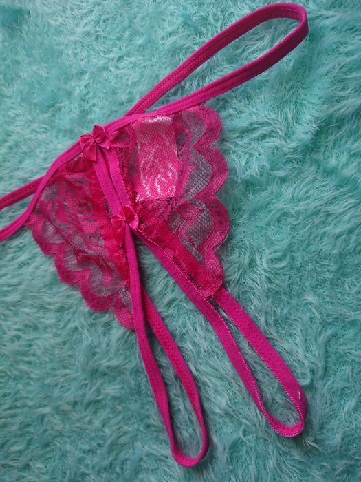 Seksowna koronkowa bielizna | stringi z kuszącymi wycięciami