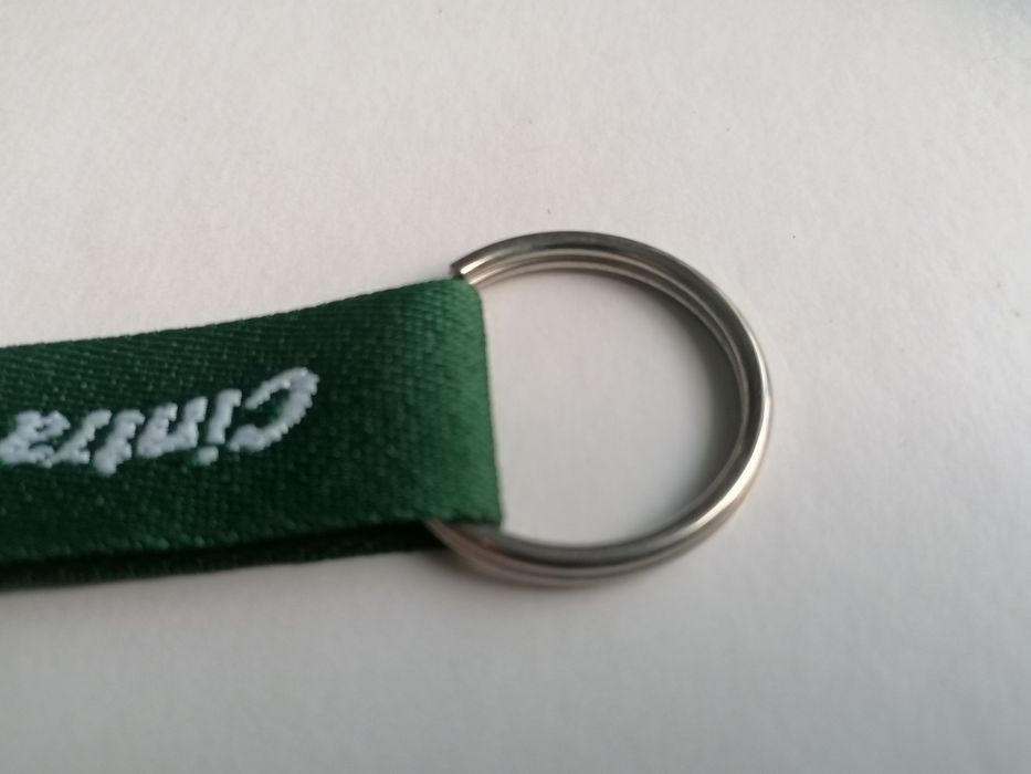 Porta-chaves em tecido com publicidade da cerveja Cintra

. Envio em embalagem cuidada e protegida.
. Envio rápid