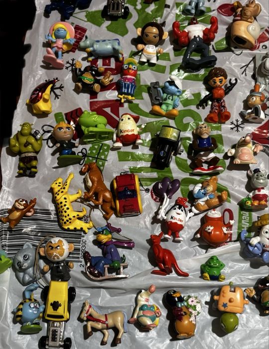 Мега-лот іграшок: Колекційні Kinder 90-х