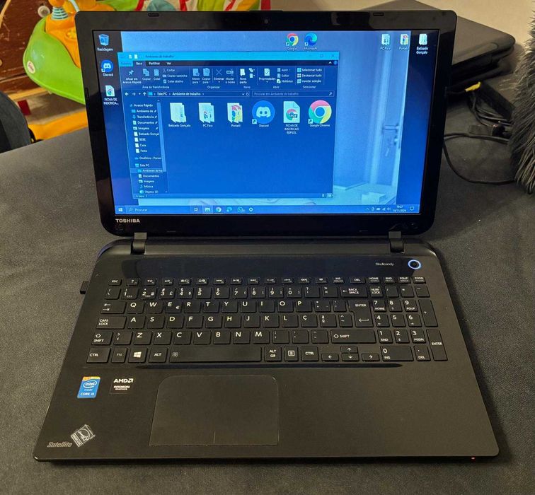 Portatil Toshiba Satellite Skullcandy L50-B-2DJ