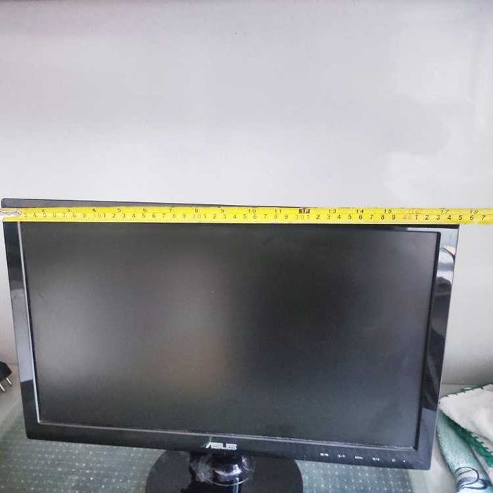 ASUS VS197DE Monitor, 18.5", 1366x768 Resolution, D-Sub Input, Dimensions 45x28 cm, Fully Functional64284491315843124