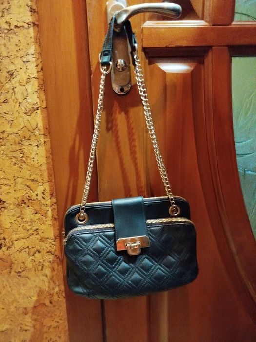 Жіноча маленька чорна сумочка