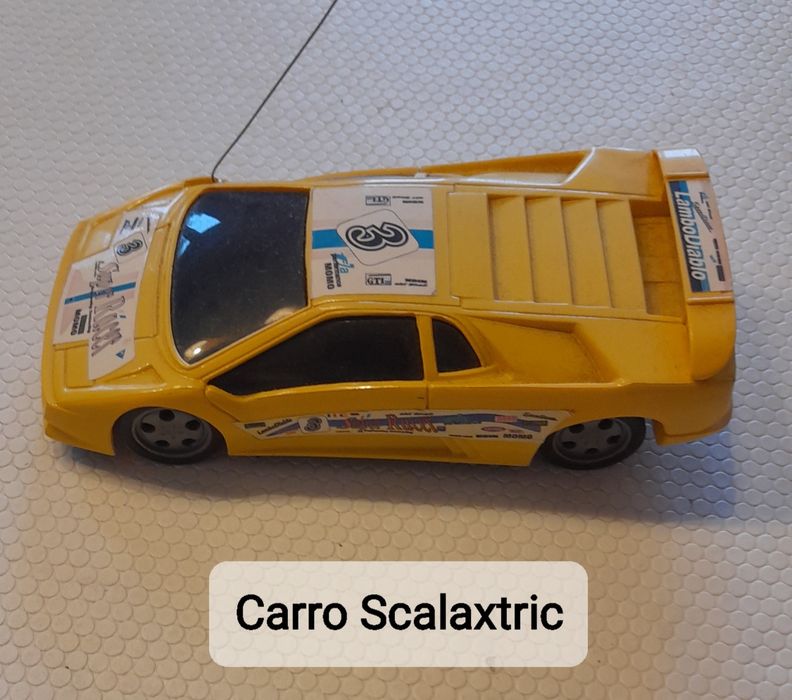 Pista de carros Scalaxtric (preço médio/ peça 2,6€- 57 peças