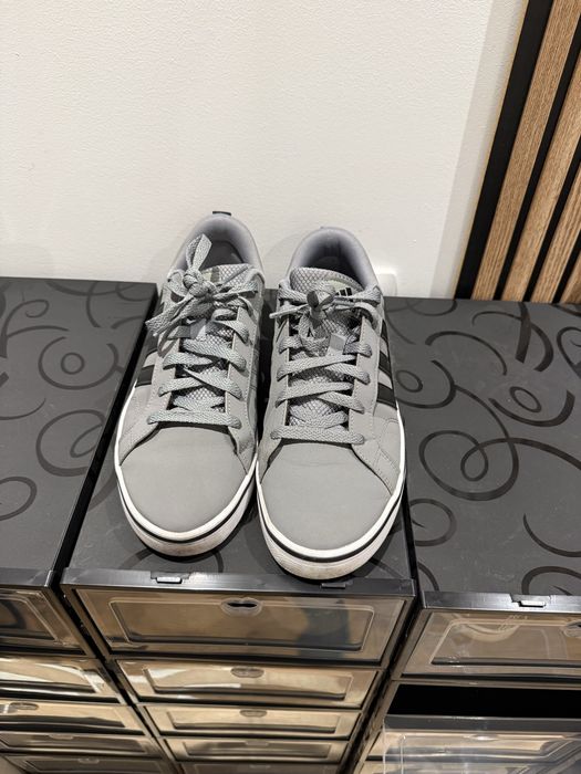 Tenis Adidas Cinza
