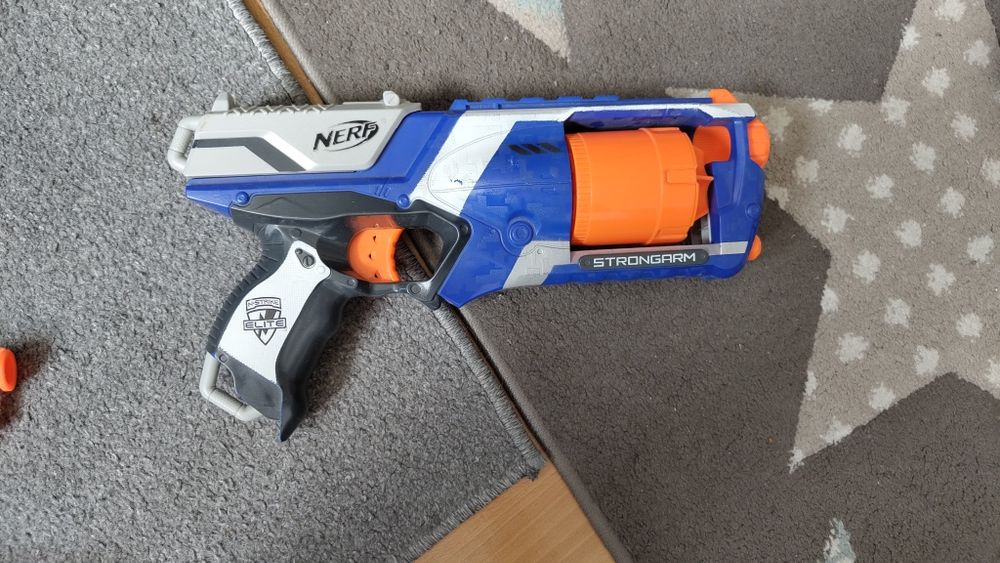 Zestaw pistoletów nerf + strzałki