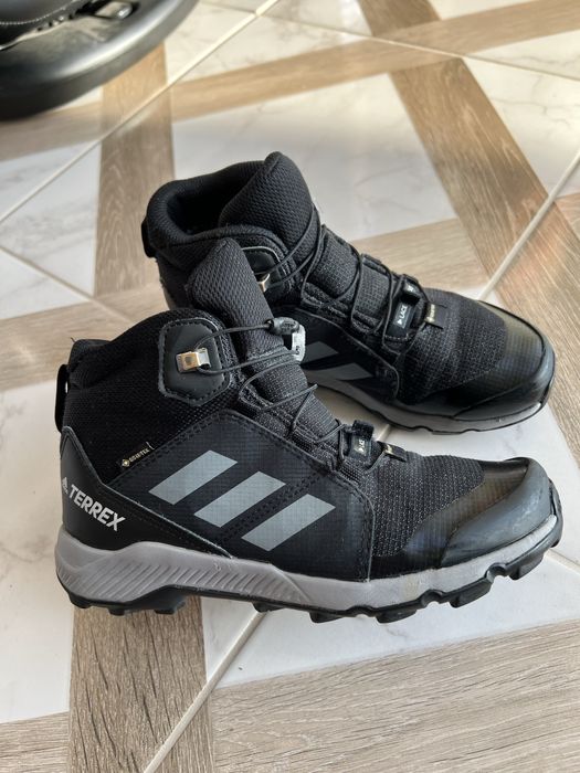 Демісезонні черевики Adidas для хлопчика
