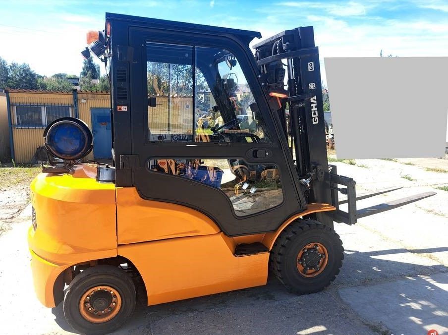 Hangcha CPQD 25  rozdzielacz czterosekcyjny