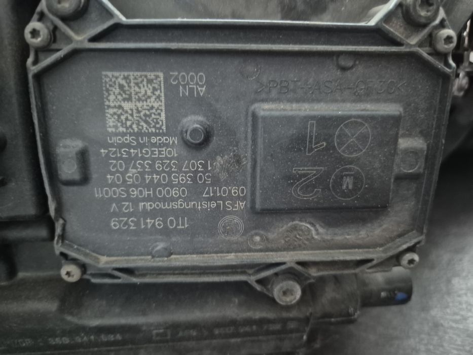 Кронштейн бампера передній Фольксваген СС 2016