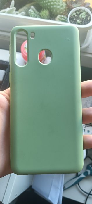 Capa de telemóvel verde menta em silicone – estilo minimalista