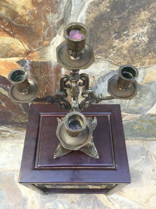 Candelabro Gótico Bronze séc XIX 39 cm Altura 2,700 kg de peso