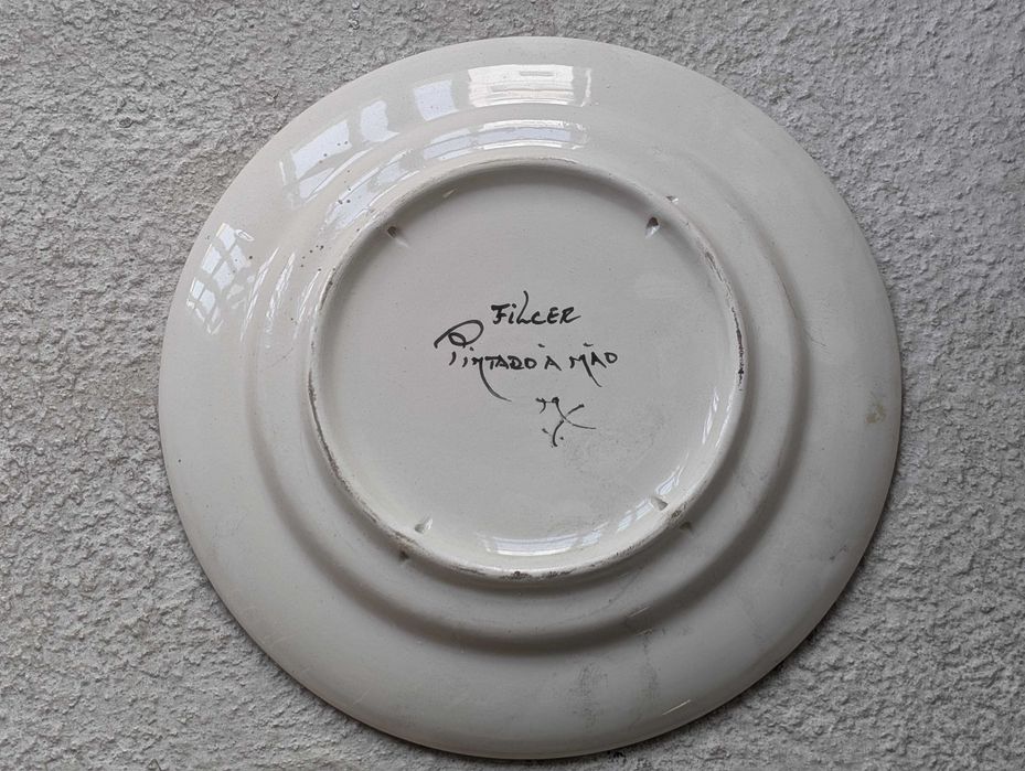 Prato de Cerâmica "Comandos" – Edição de Coleção (Pintado à Mão)