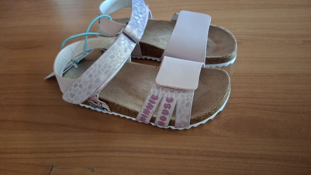 Sandálias menina novas tamanho 32