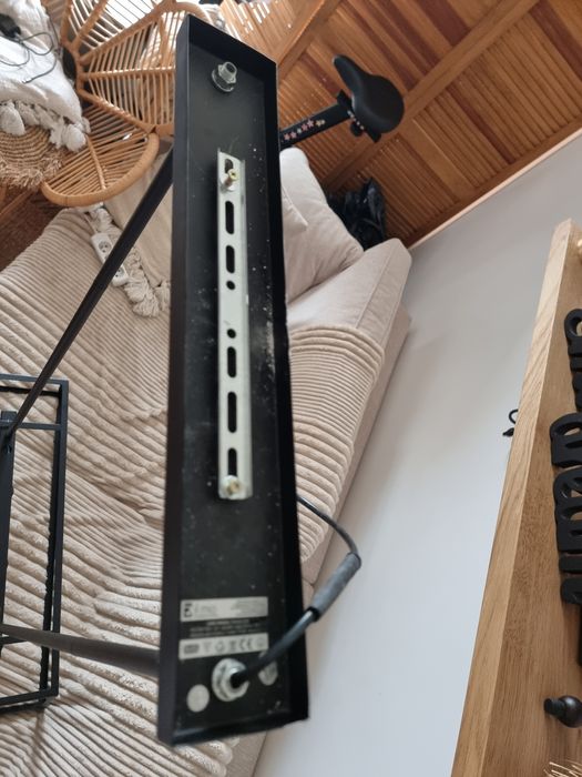 Wisząca, metalowa lampa