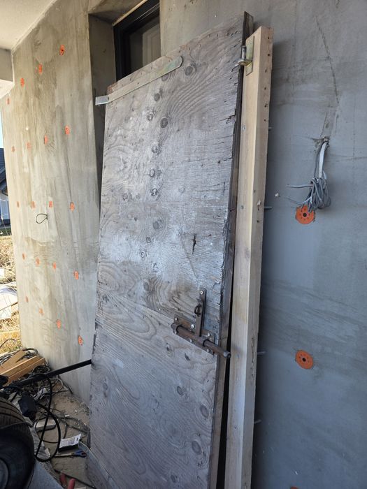 drzwi na budowe, z oscieznicą i skoblem