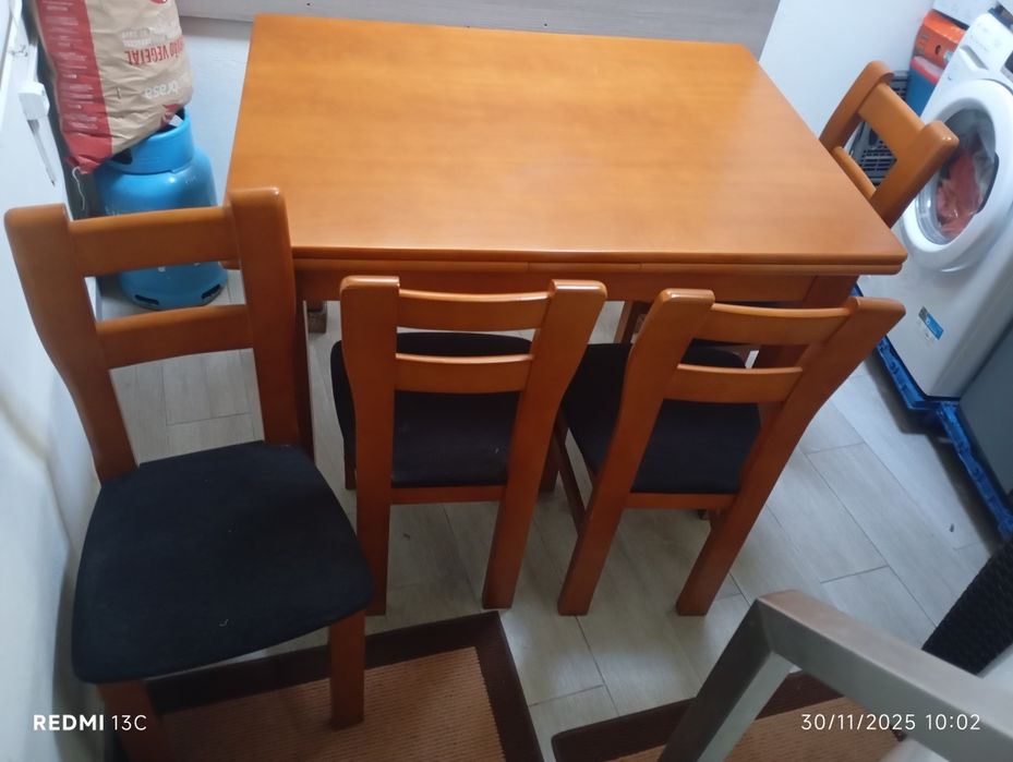 Mesa e cadeiras sala jantar
