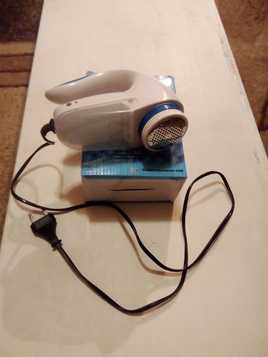 Машинка для видалення катишків работае від ситі