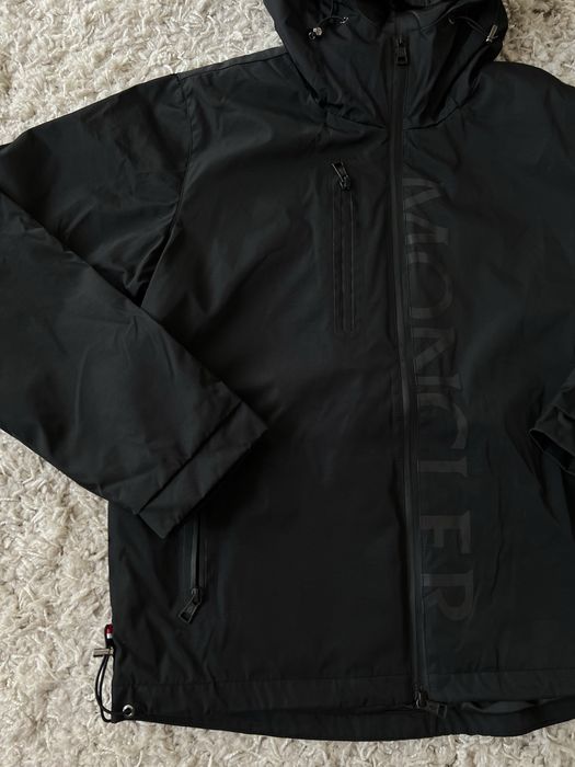 Moncler off white куртка