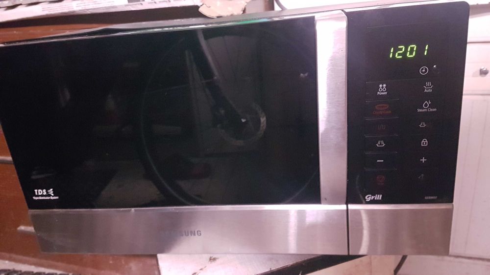 Sprzedam w pełni sprawną Mikrofalówko gril