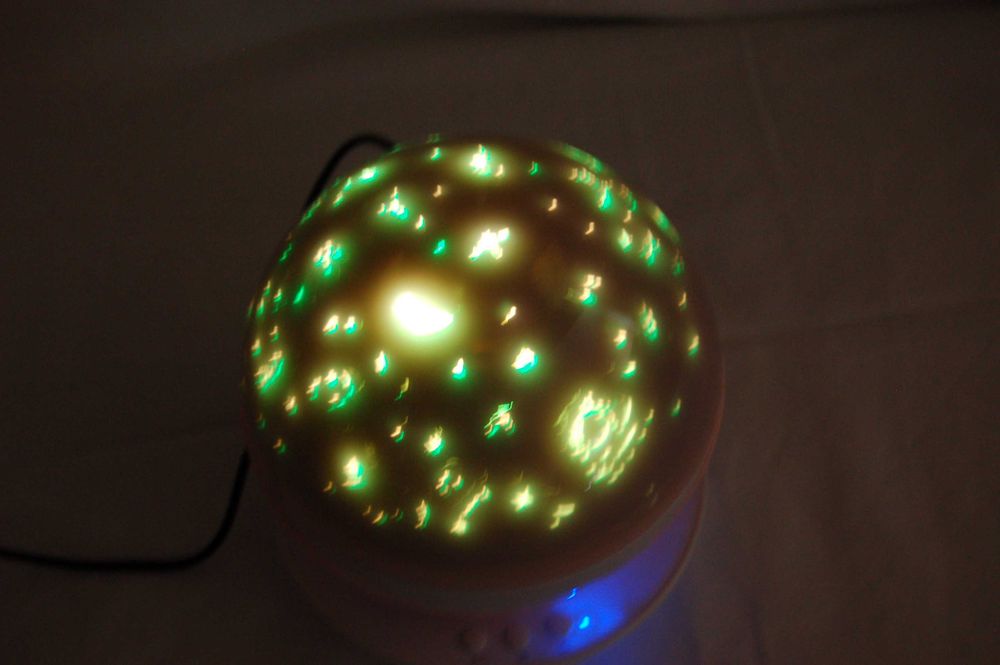 Lampka Nocna Z Projektorem Gwiazd