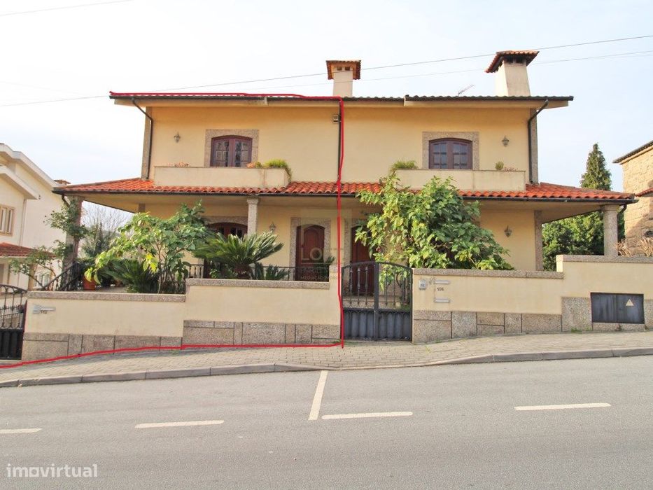 Moradia Geminada V4, Guimarães