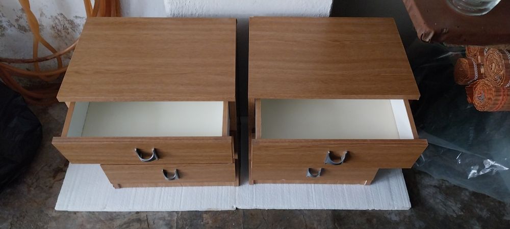 2 mesinhas de cabeceira