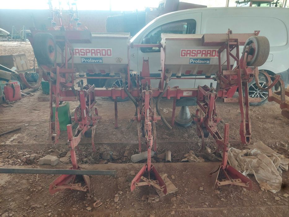 Abre regos Adubador Gaspardo