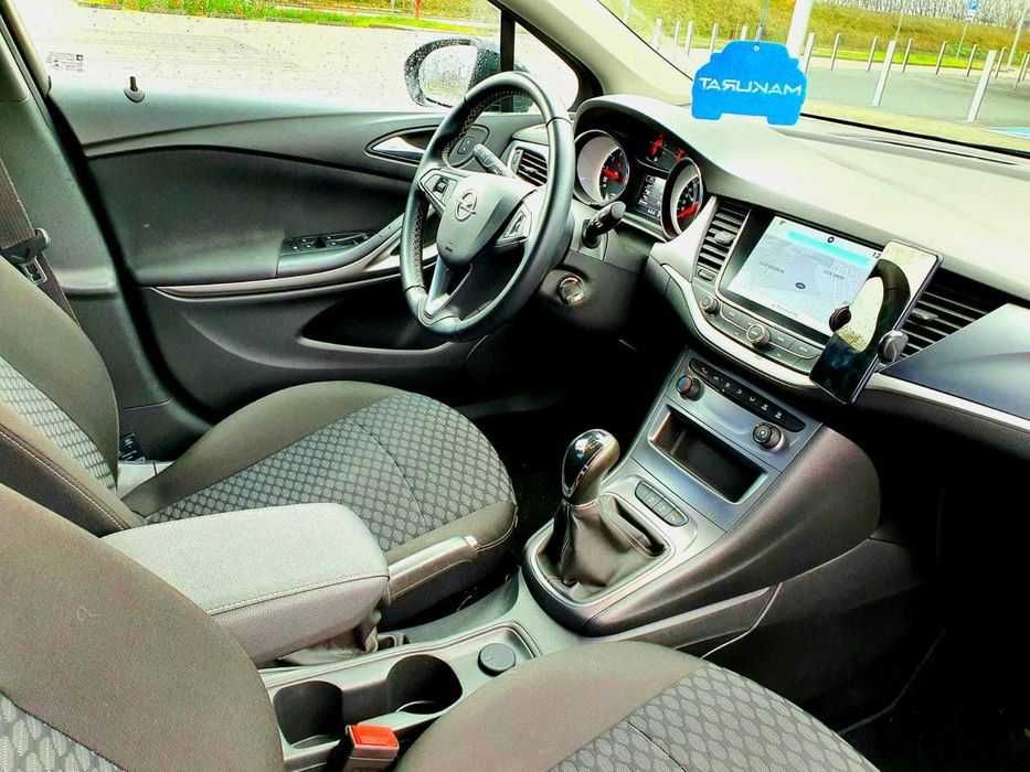 Opel Astra Wynajem/ Wynajem na lotnisku