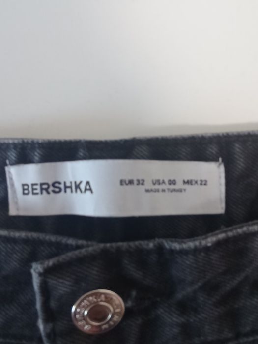Широкі джинси на дівчину Bershka