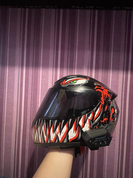 Мотошлем qike черно-красный