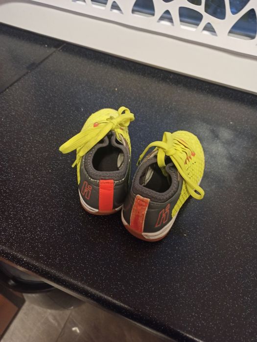 Halówki trampki halowe Huari rozmiar 28