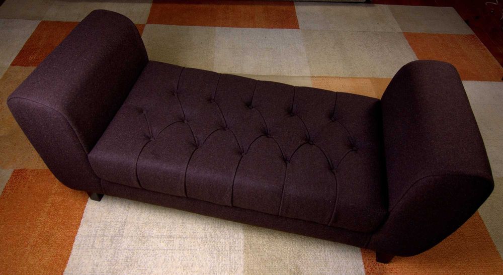 Banqueta estofada a burel, de Atelier de Burel