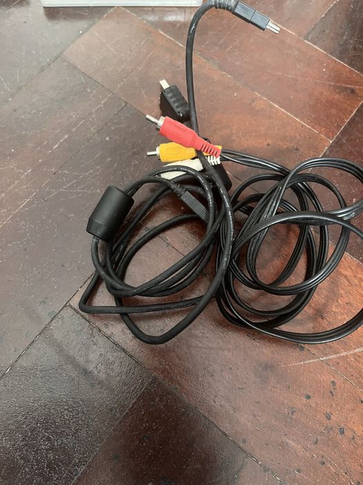 Playstation 3 completo com 1 comendo e 2 jogos