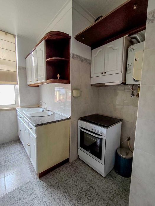 Apartamento T1 para arrendar Campo grande- Alvalade