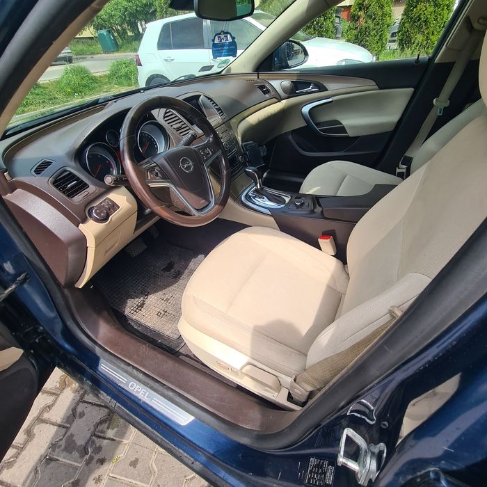 Opel Insignia 2.0 CDTI 160 koni Kombi z 2011 roku  Automat