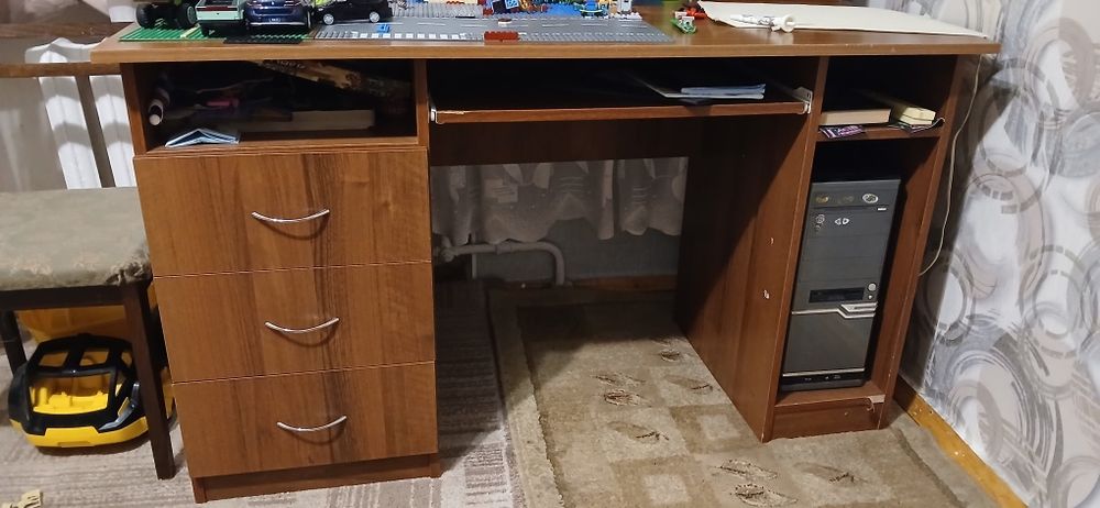 Письменный стол компьютерный