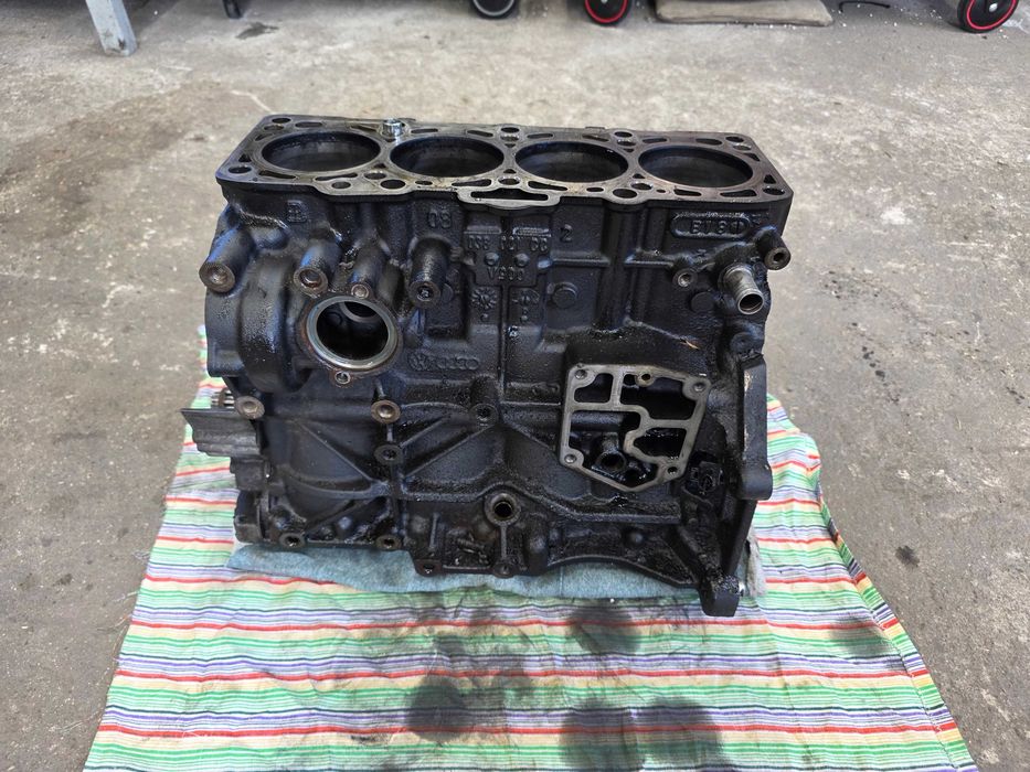 blok silnika Vw 1.9 tdi BLS  Golf 5 V 08 rok przebieg 212 tys