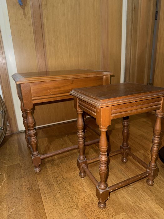 Bancos de madeira (grande e pequeno)