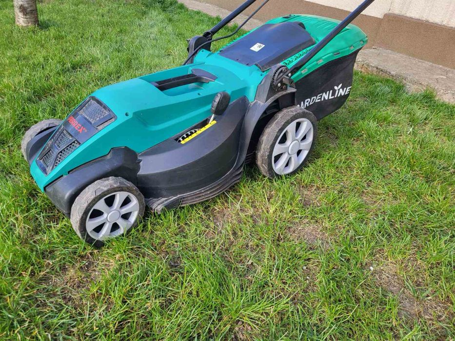 Газонокосарки великі і малі
