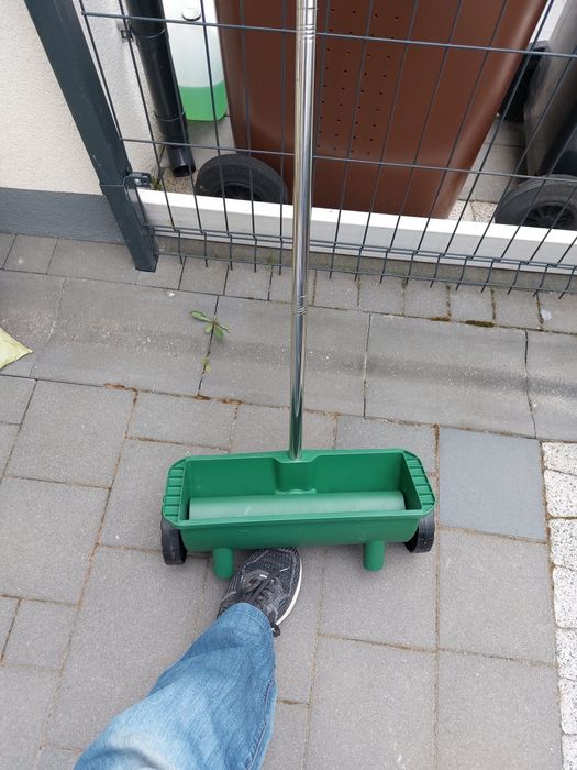 Siewnik do trawy i nawozów  Nowy