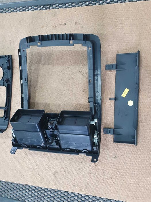 Panel konsola ramka kratka Vw Touran 04 rok kpl