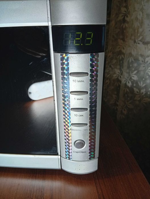 НЕРЖАВІЙКА ПОВНА ! ! ! Є гріль  в дуже гарному стані все працю ОЛХ дос