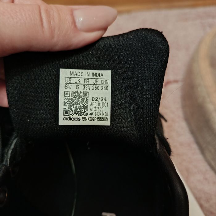 Шкіряні кросівки Adidas для хлопчика, р 39 (по устілці 25 см) відмінний стан