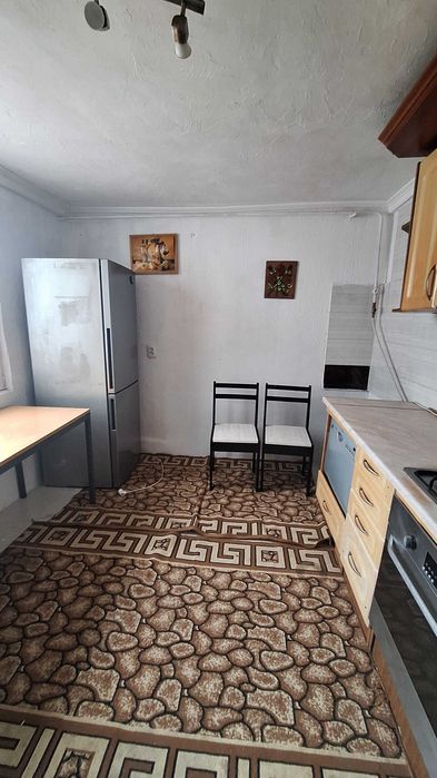 Продам дом в центре поселка Великодолинское.