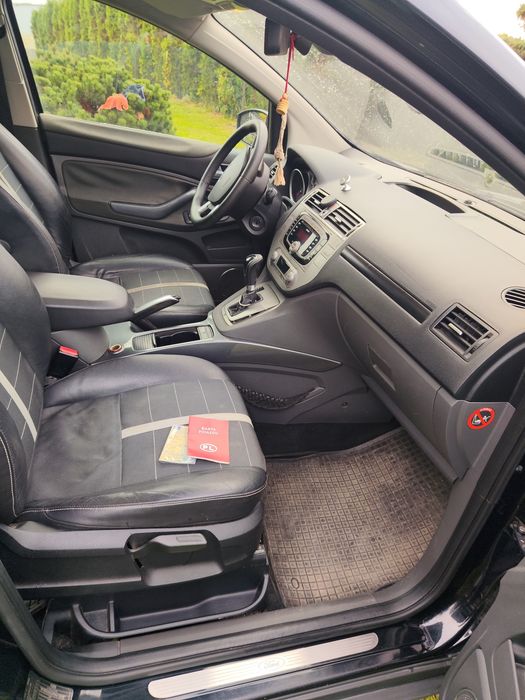 Ford Kuga uszkodzony