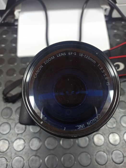 Câmera SLR Canon EOS 550D + Canon 18-135mm 1:3.5-5.6 IS