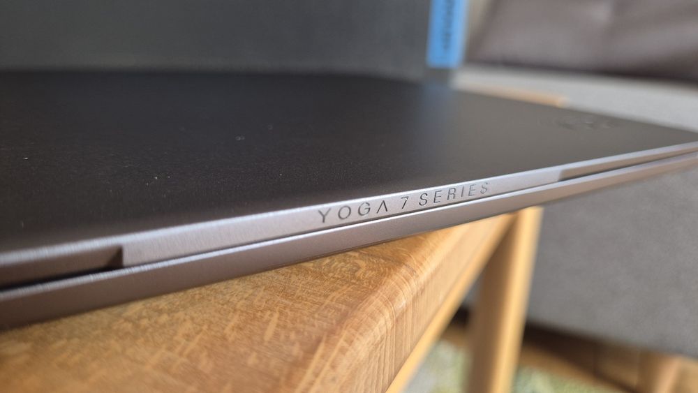 Lenovo Yoga Slim 7 – Ryzen 7 / 16 GB RAM / 512 GB SSD – Stan idealny