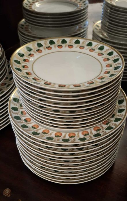 Peças do Serviço de Jantar Vista Alegre Strauberry Vine como NOVO